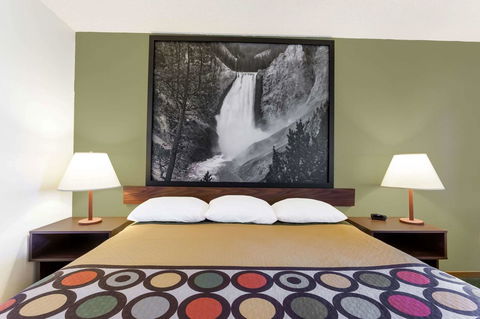 Super 8 By Wyndham Livingston - LBG 28