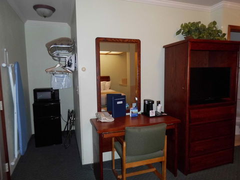 Travelodge By Wyndham Livingston - LBG 17