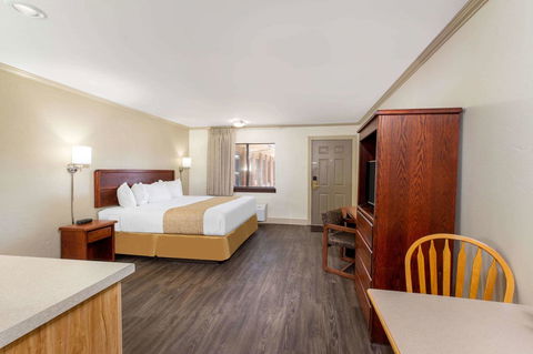 Travelodge By Wyndham Livingston - LBG 44