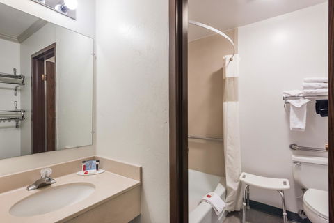 Travelodge By Wyndham Livingston - LBG 23