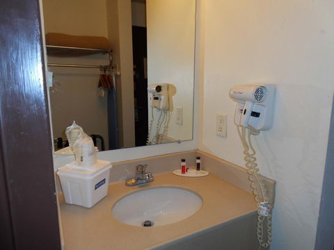 Travelodge By Wyndham Livingston - LBG 8