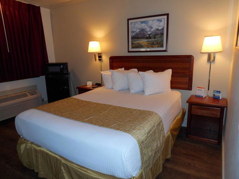 Travelodge By Wyndham Livingston - LBG 7