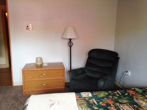 Mid Town Motel - LBG 19
