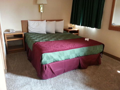 Mid Town Motel - LBG 17