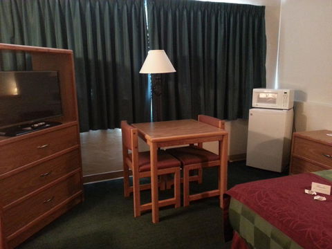 Mid Town Motel - LBG 10