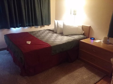 Mid Town Motel - LBG 12