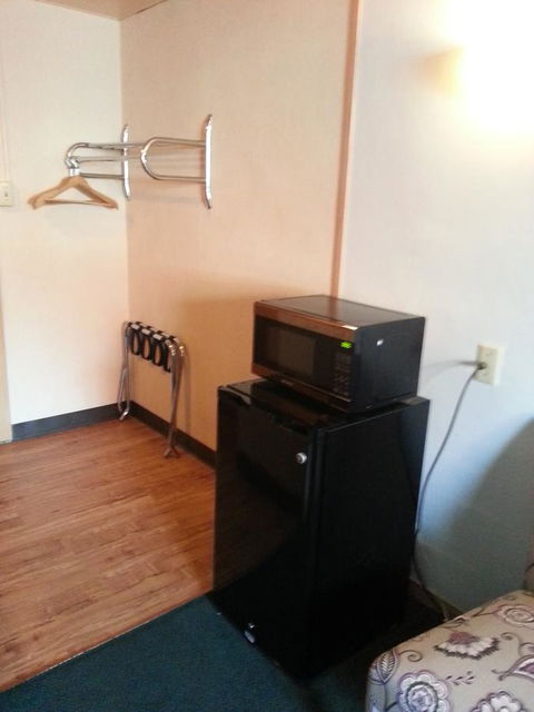 Mid Town Motel - LBG 15