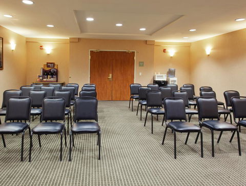 Holiday Inn Express Hotel & Suites Carson City - LBG 5