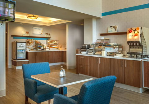Holiday Inn Express Hotel & Suites Carson City - LBG 29