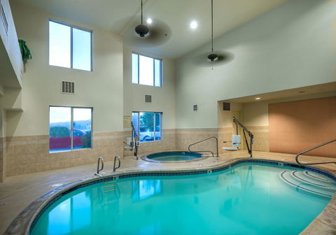 Holiday Inn Express Hotel & Suites Carson City - LBG 27