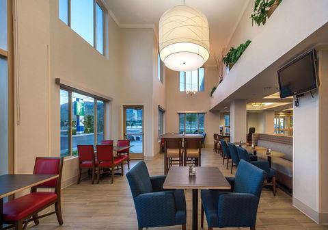 Holiday Inn Express Hotel & Suites Carson City - LBG 15