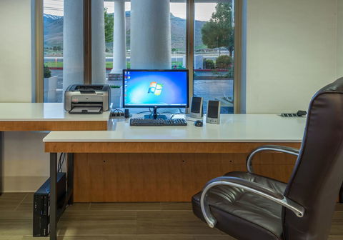 Holiday Inn Express Hotel & Suites Carson City - LBG 4