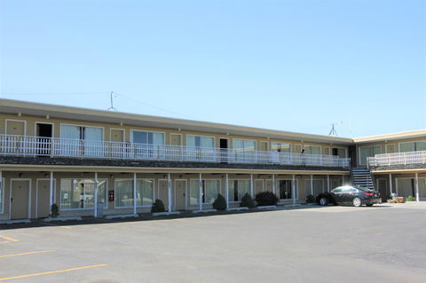 Super 8 By Wyndham Wells - LBG 10