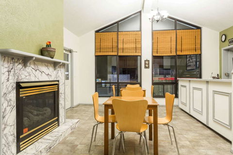 Super 8 By Wyndham Wells - LBG 20
