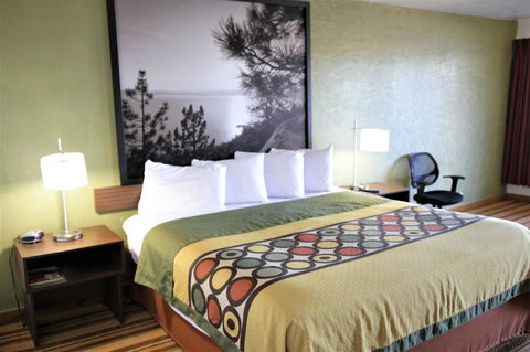 Super 8 By Wyndham Wells - LBG 1