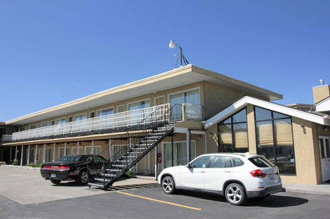 Super 8 By Wyndham Wells - LBG 11