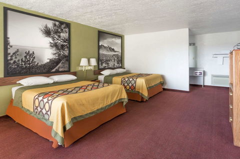 Super 8 By Wyndham Wells - LBG 28