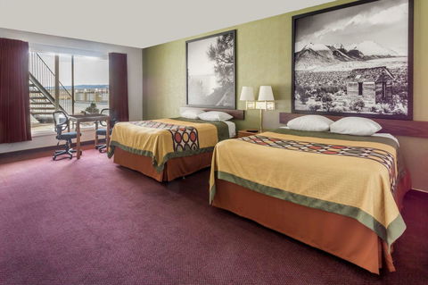 Super 8 By Wyndham Wells - LBG 30