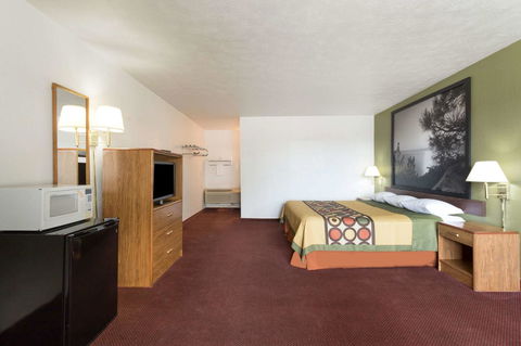 Super 8 By Wyndham Wells - LBG 26