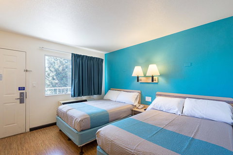 Motel 6 Carson City - LBG 24
