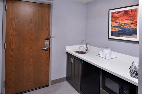 Hampton Inn & Suites Carson City - LBG 5