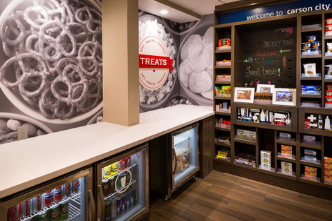 Hampton Inn & Suites Carson City - LBG 21