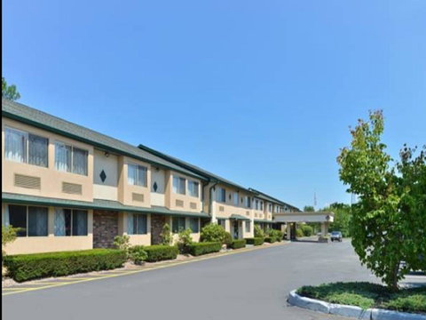 America's Best Value Inn New Paltz - LBG 2