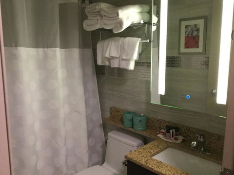 Ramada By Wyndham Bronx Terminal - LBG 11