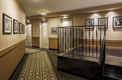 Opera House Hotel - LBG 23