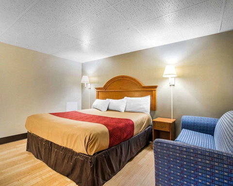 Econo Lodge New Paltz - LBG 18