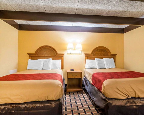 Econo Lodge New Paltz - LBG 17