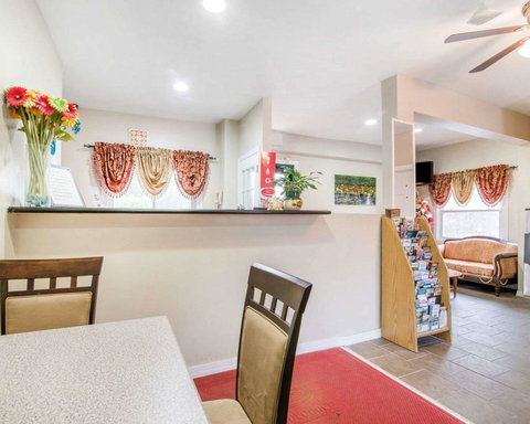 Econo Lodge New Paltz - LBG 28