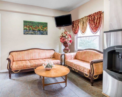 Econo Lodge New Paltz - LBG 5