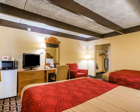 Econo Lodge New Paltz - LBG 12