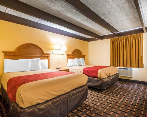 Econo Lodge New Paltz - LBG 19