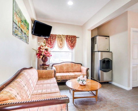 Econo Lodge New Paltz - LBG 11