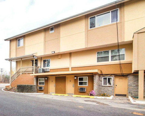 Econo Lodge New Paltz - LBG 14