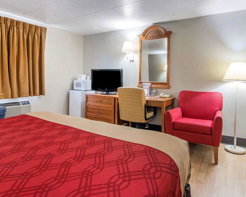 Econo Lodge New Paltz - LBG 8