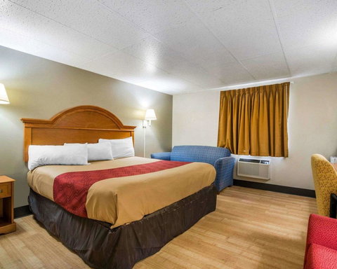 Econo Lodge New Paltz - LBG 10