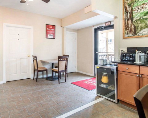 Econo Lodge New Paltz - LBG 29