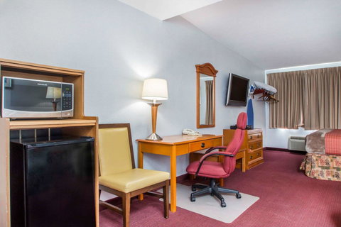 Rodeway Inn & Suites New Paltz- Hudson Valley - LBG 36