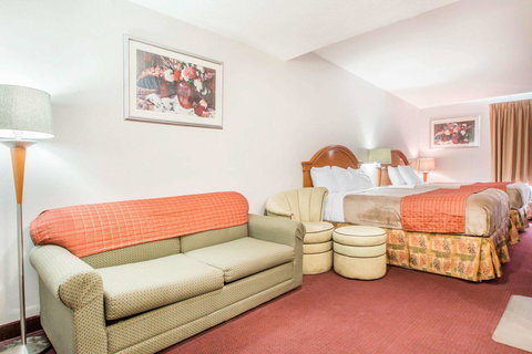 Rodeway Inn & Suites New Paltz- Hudson Valley - LBG 24