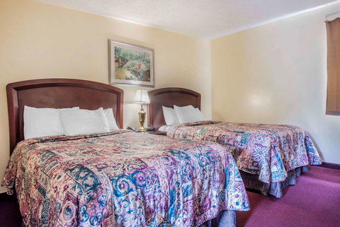 Rodeway Inn & Suites New Paltz- Hudson Valley - LBG 30
