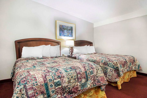 Rodeway Inn & Suites New Paltz- Hudson Valley - LBG 20