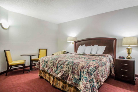 Rodeway Inn & Suites New Paltz- Hudson Valley - LBG 18