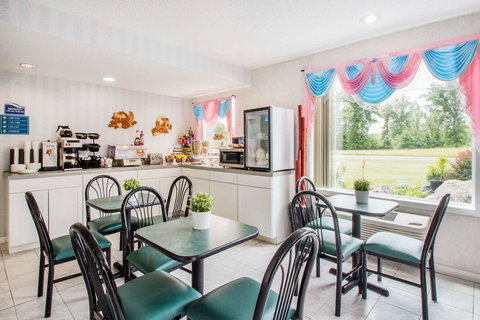 Rodeway Inn & Suites New Paltz- Hudson Valley - LBG 13