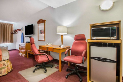 Rodeway Inn & Suites New Paltz- Hudson Valley - LBG 28