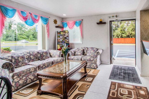 Rodeway Inn & Suites New Paltz- Hudson Valley - LBG 2