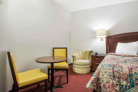 Rodeway Inn & Suites New Paltz- Hudson Valley - LBG 21