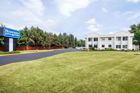 Rodeway Inn & Suites New Paltz- Hudson Valley - LBG 17